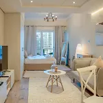 Luxury Studio - Lake View Tower