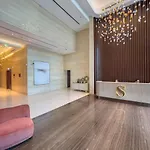 Vogue The Sterling By Omniyat Dubai Pool View With Balcony Near Burj Khalifa And Dubai Mall