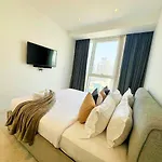 1Br With Hall Canal Views At The Pad In Business Bay By Vibel