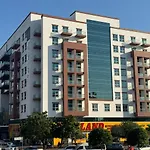 Backpackers Heaven ! 18 Beds In A 2 Bedroom Apartment In Front Of Union Metro Station Diera Dubai