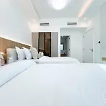 Spacious 2B Apt With Full Marina Views - Delphine