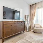 Chic 2Br In Central Park Building 1, Al Wasl By Deluxe Holiday Homes