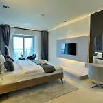 Skyline Sanctuary On The 82Nd