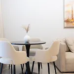 Keyrock Living - Dubai Oasis With Balcony Views