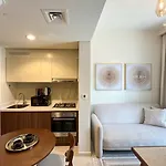 Keyrock Living - 1Br At Reva Residence With Lake View