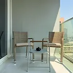 Keyrock Living - 1Br At Reva Residence With Lake View