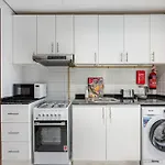 Stylish Studio Apartment With All Amenities In Du