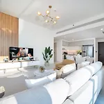 Gorgeous Beachfront 2 Bed Retreat In Marina Vista