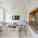 Downtown 2 Bedroom Family Suite Opposite Dubai Mall & Fountain