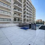 1Br Apt With Gym Access And Rooftop Pool