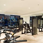 Lux The Central Downtown Skyline Suite