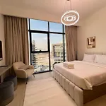 Luxury Panoramic Stay - Dubai Skyline View