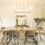Lux - The Downtown Blvd Suite