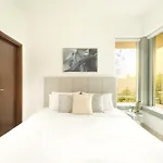 Lux - The Downtown Blvd Suite