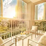 Lux - The Downtown Blvd Suite