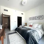 Luxury Jumeirah Canal Front Designer Stay Sleeps4