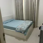 Females Only - Private Room With Work Desk And Attached Bathroom In Villa