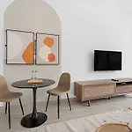 Silkhaus New Studio In Jvc With Queen Bed