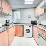 Elegant Two Bedroom In Dubai Marina
