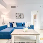 Elegant Two Bedroom In Dubai Marina