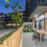 Cozy And Peaceful 2 Bedroom Apartment With Private Garden