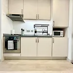 Upgraded & Cozy Boutique Studio In Palm Jumeirah Pv7