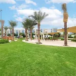 Golden Oasis- Luxury 3Br Villa With Maids Room
