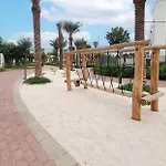 Golden Oasis- Luxury 3Br Villa With Maids Room