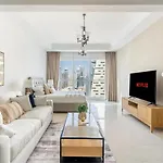 Cozy Studio Apartment With Downtown Views