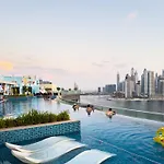 Palm Jumeirah Beachfront Apartment With Amazing Infinity Pool And Private Beach