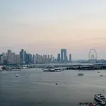 Palm Jumeirah Beachfront Apartment With Amazing Infinity Pool And Private Beach