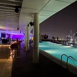 Palm Jumeirah Beachfront Apartment With Amazing Infinity Pool And Private Beach