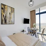 Azizi Riviera Studio Chic & Cozy