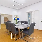 Lux The Meadows 5 Bed Villa