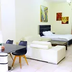 Warm & Cozy Studio Apartment