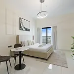 Modern Studio With All Amenities Ideal Location