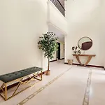 Vayk - Iconic 5 Bedroom Villa On The Palm With Private Pool