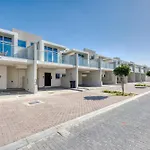 Restful 3Br Townhouse At Damac Hills 2 Dubailand By Deluxe Holiday Homes