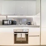 Exclusive Offer Cozy Stay With Burj Khalifa Views By Deluxe Holiday Homes