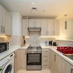 Elegant Palm 1 Bed With Rooftop Infinity Pool