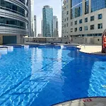 Spacious 4-Br In Horizon Tower, Marina
