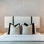 Luxury 1 Bed Apartment With Burj Khalifa Views