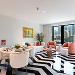 Luxury 1 Bed Apartment With Burj Khalifa Views