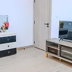 Chic 1-Bedroom Apartment Hall With Wi-Fi