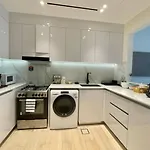 Chic 1Br Apt In Jvc With Free Use Of Pool And Gym