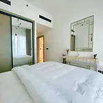 Chic 1Br Apt In Jvc With Free Use Of Pool And Gym