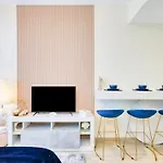 Cosy Studio In Bloom Towers Jvc