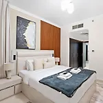 Stylish & Lively 1Bdr In Marina Quay