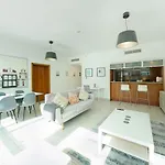 Luxury Apartment With Stunning Marina View