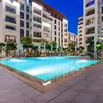 Chic Dubai Creek 1-Bed With Large Terrace